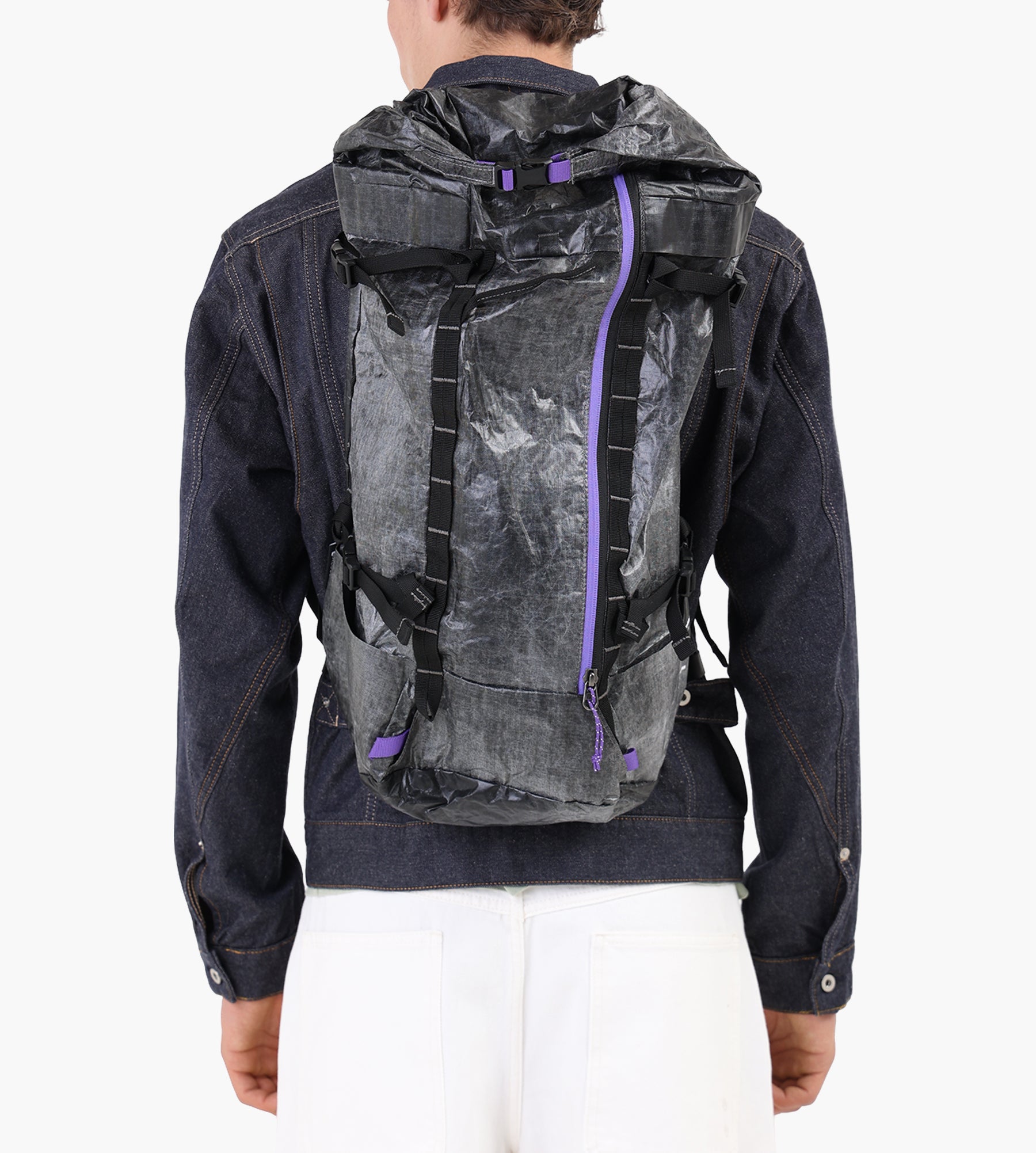 D__b__™ Weigh Lighter Backpack 25L Weigh Darker