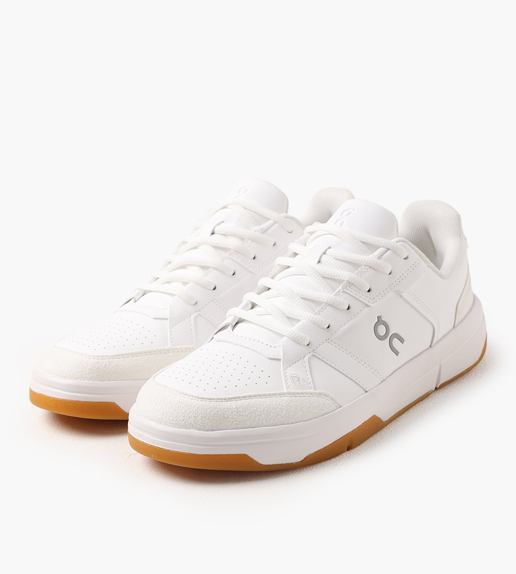 On THE ROGER Clubhouse 3 M White Ivory