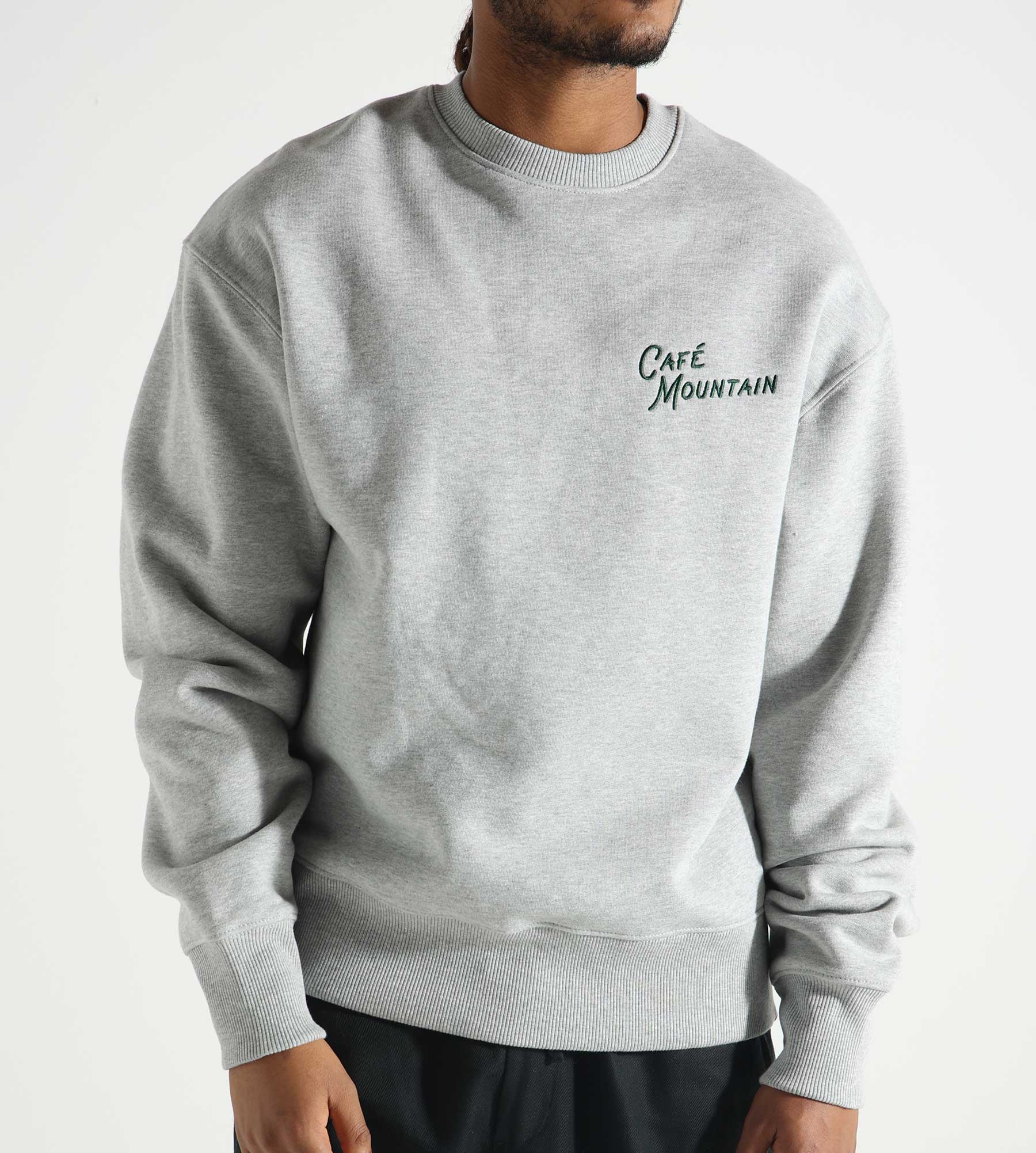 Café-Mountain Script Embroidery Crew Sweat Grey