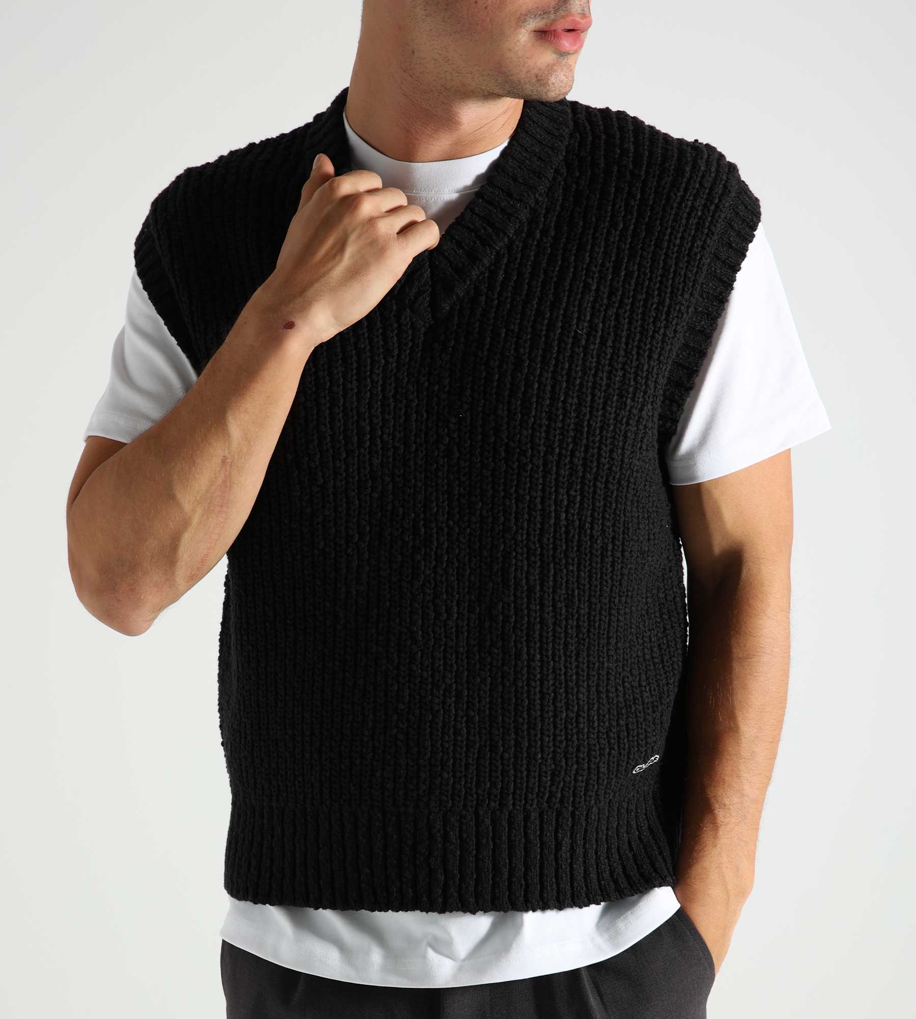 OLAF Knitted Vest Black