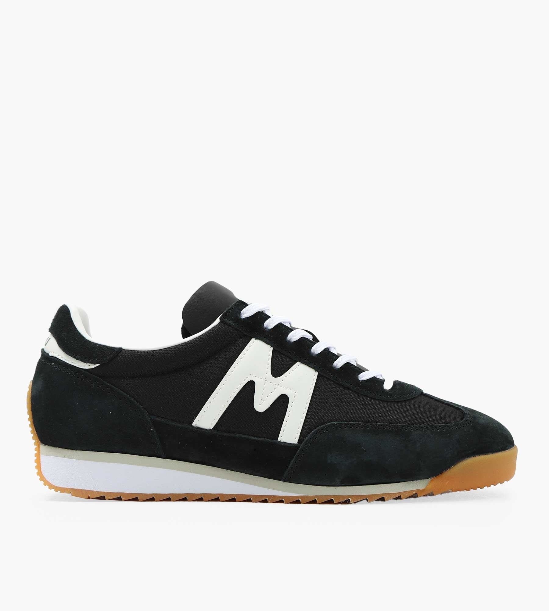 Karhu Mestari-Black White