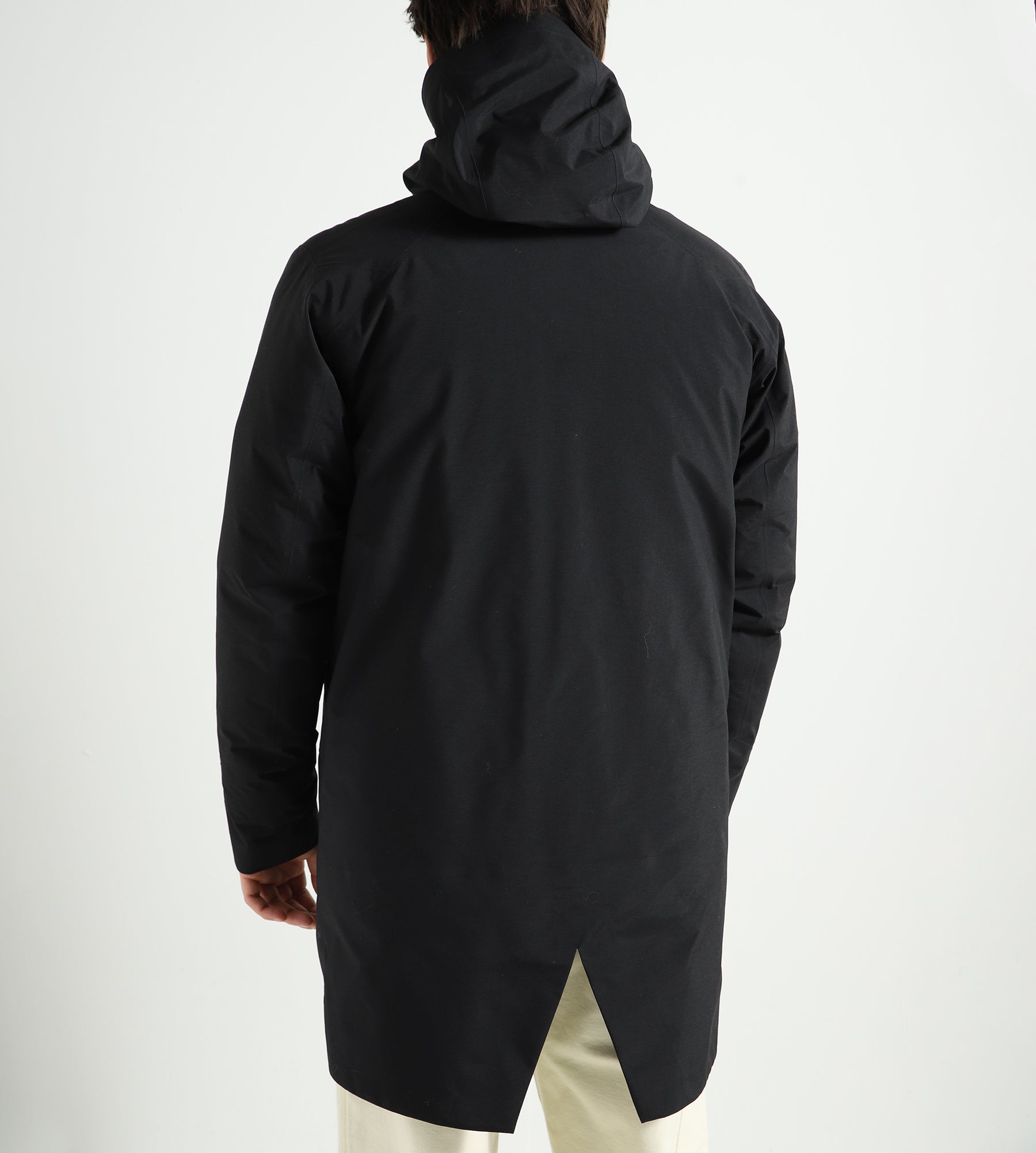 Veilance Monitor Down Coat Black