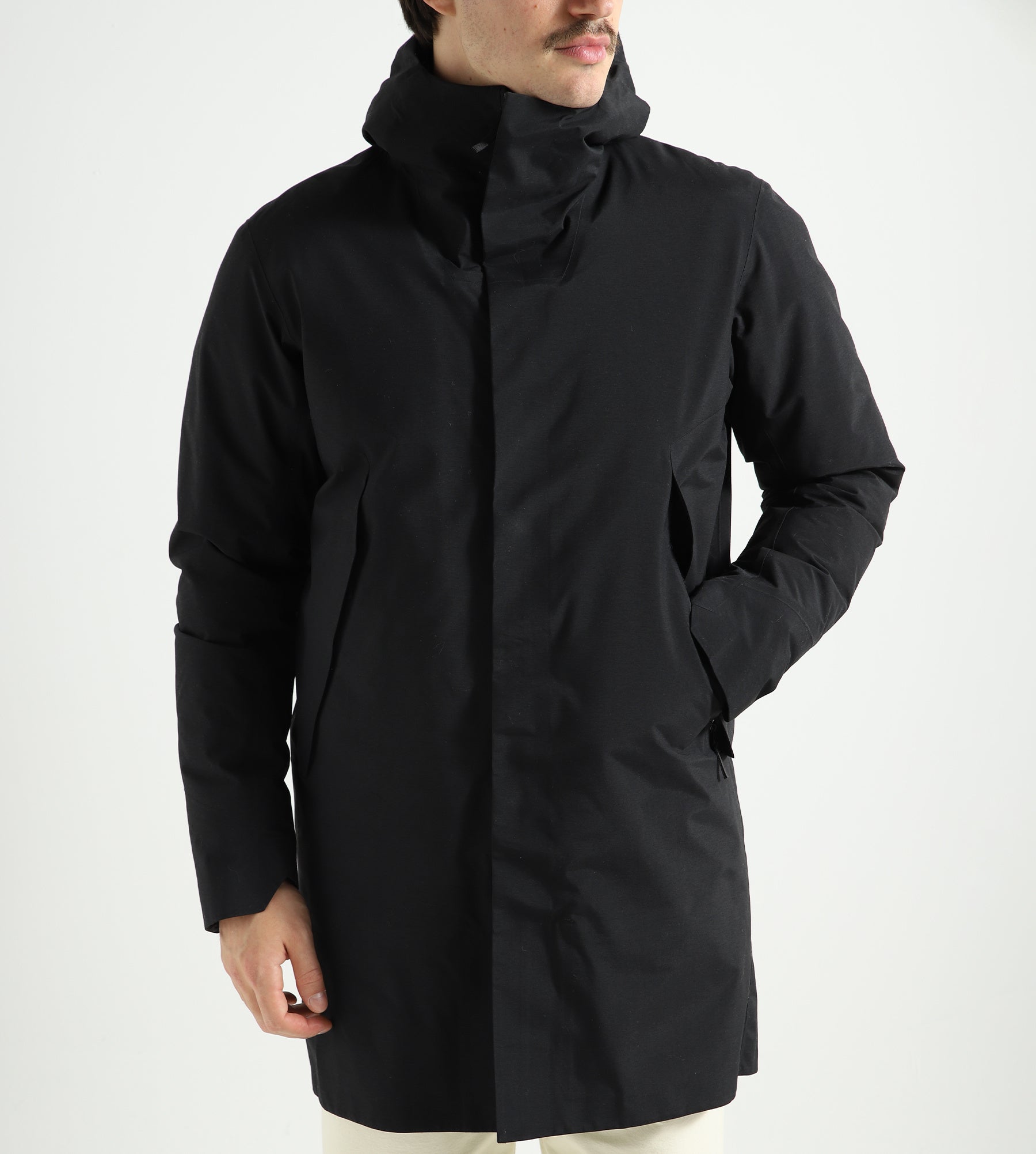 Veilance Monitor Down Coat Black