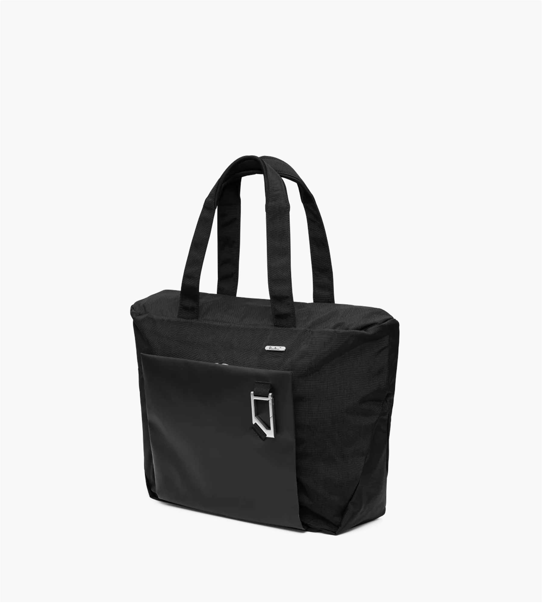 D__b__™ Entour Tote 22L Black Out